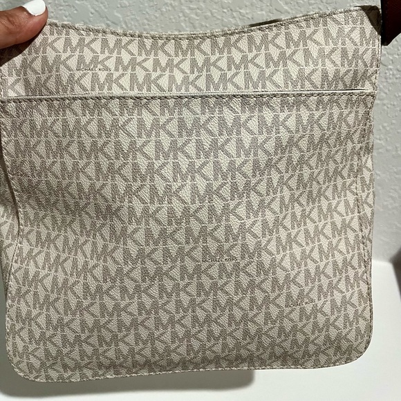 MK Jet set crossbody cream - Picture 2 of 8